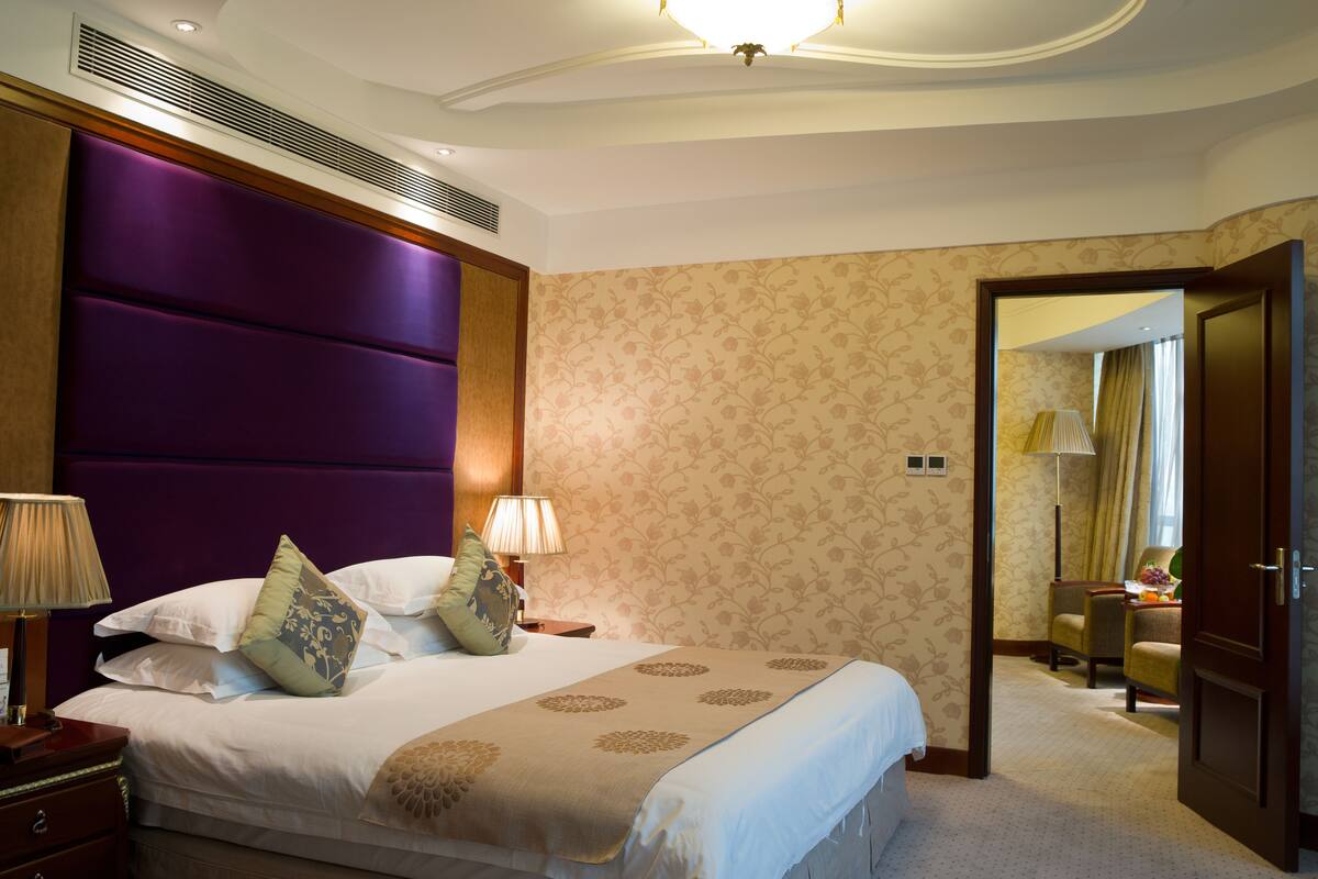 Minibar, in-room safe, desk, rollaway beds