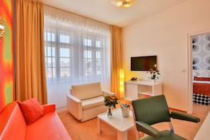 Family Suite | Living area | 100-cm LCD TV with satellite channels, TV