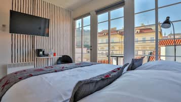Small Double Room with Balcony | 1 camera, una cassaforte in camera, con stile personalizzato