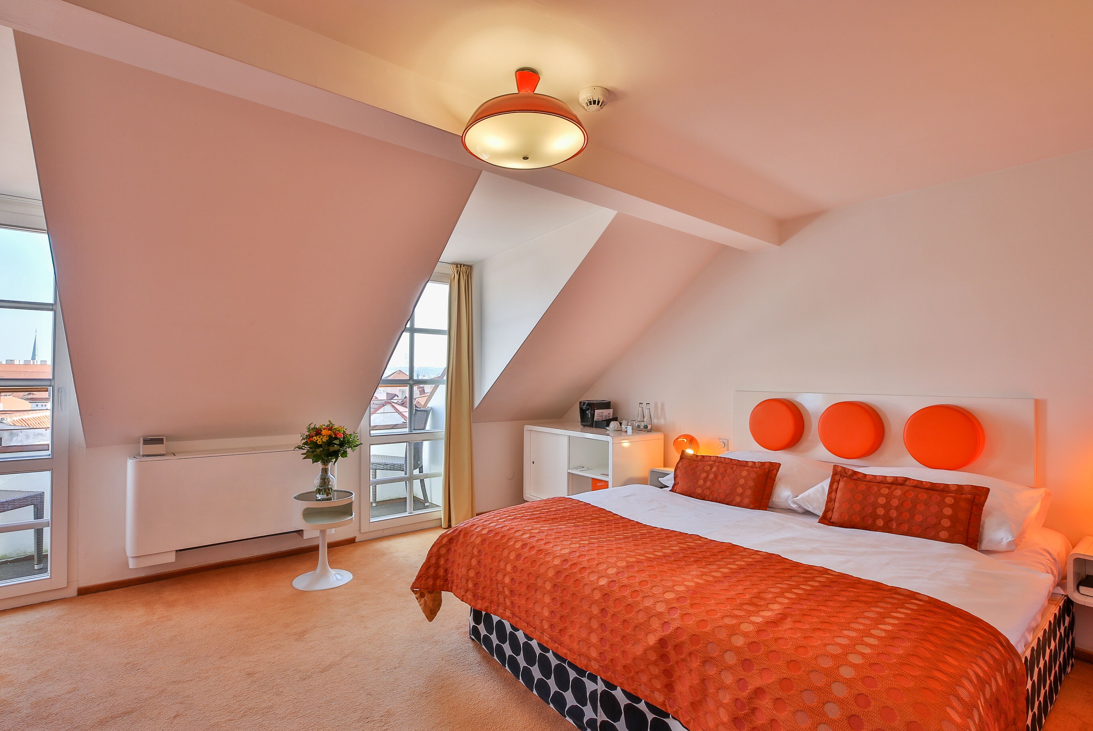 superior double room, balcony | 1 bedroom, in-room safe, individually decorated, individually furnished