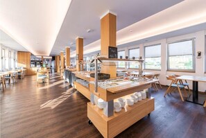 Dining - Botel Racek (Prague)