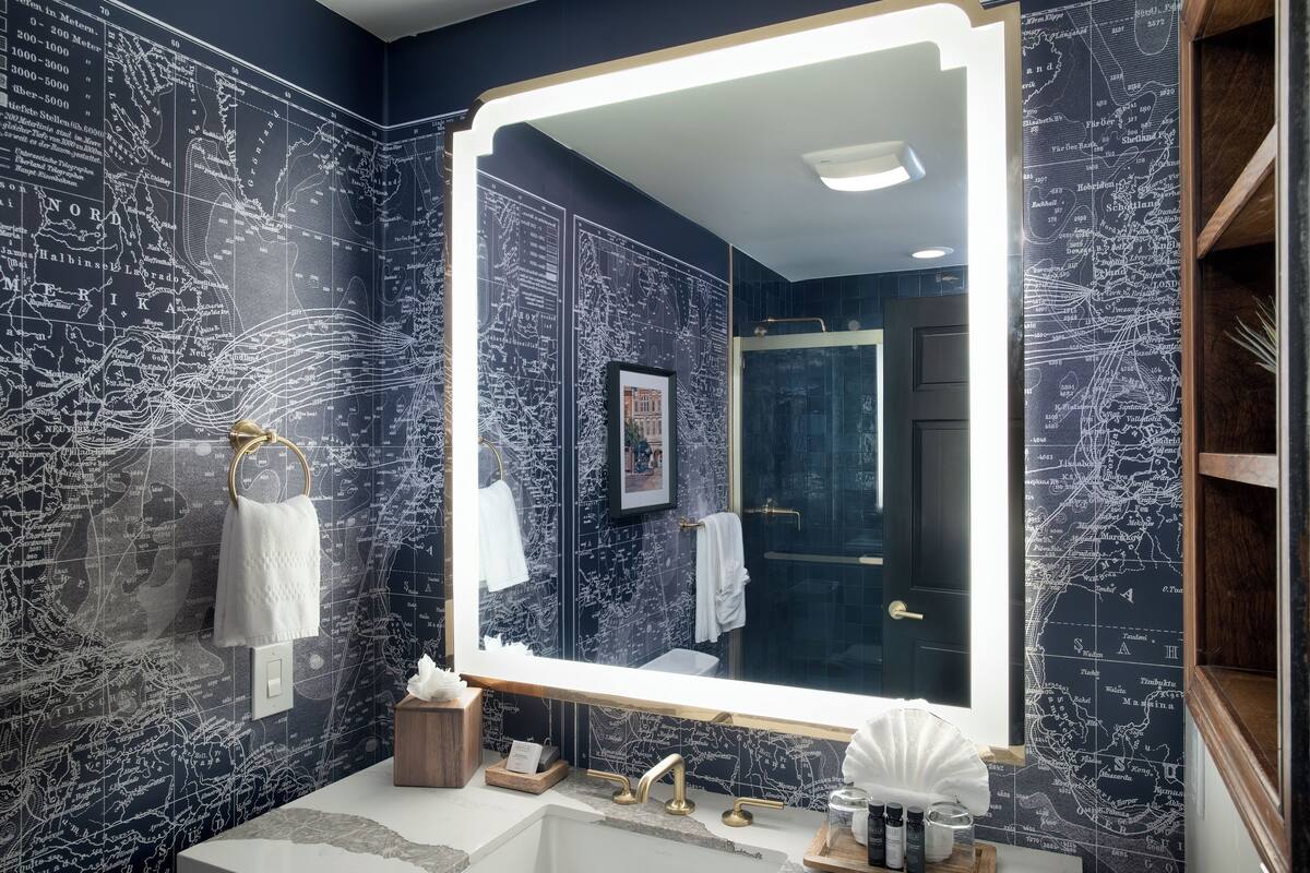 towels, soap, shampoo, toilet paper