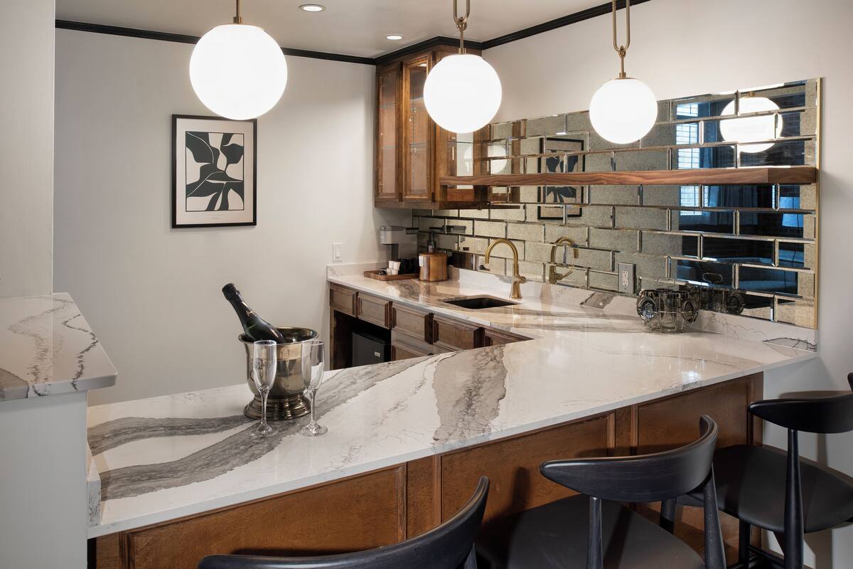 fridge, microwave, coffee/tea maker