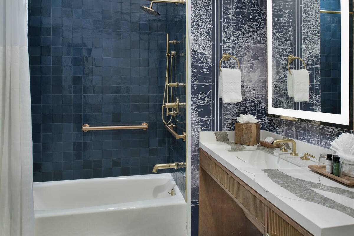 towels, soap, shampoo, toilet paper