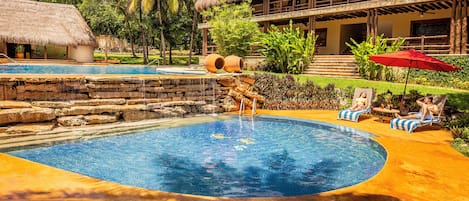 2 outdoor pools