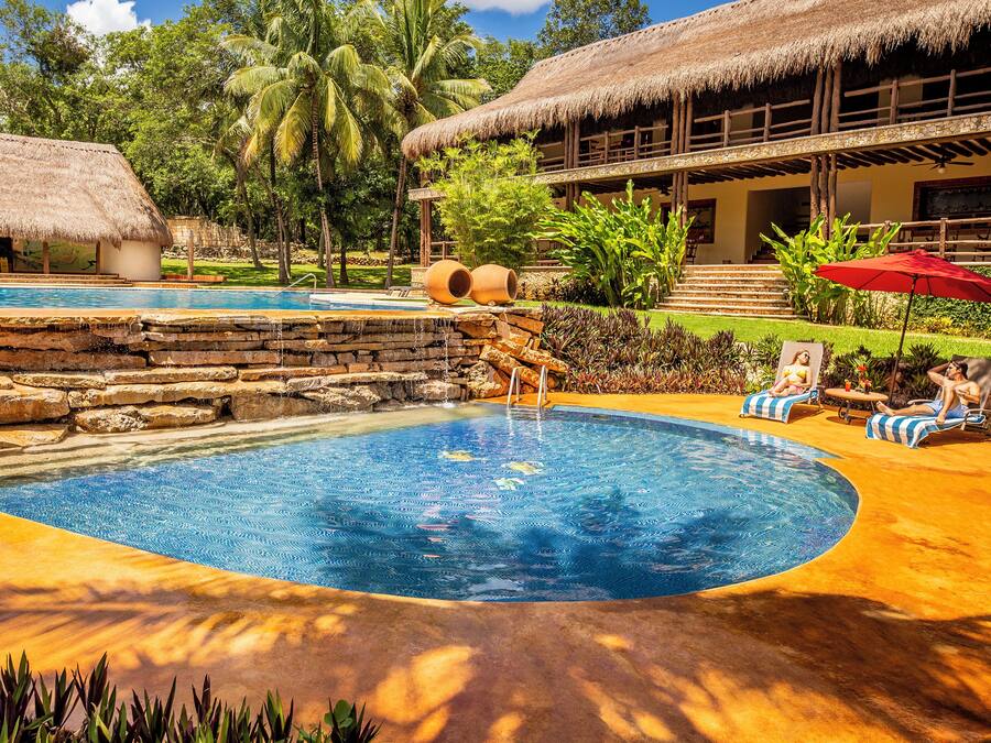 2 outdoor pools