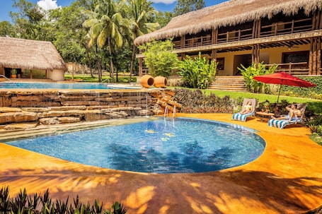 2 outdoor pools