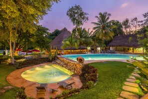 2 outdoor pools