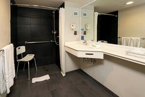 Room, 1 Queen Bed | Bathroom | Shower, hair dryer (on request), towels - City Express by Marriott Saltillo Norte (Saltillo)