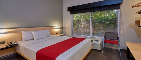 Escrivaninha, ferros/tábuas de passar roupa, Wi-Fi de cortesia