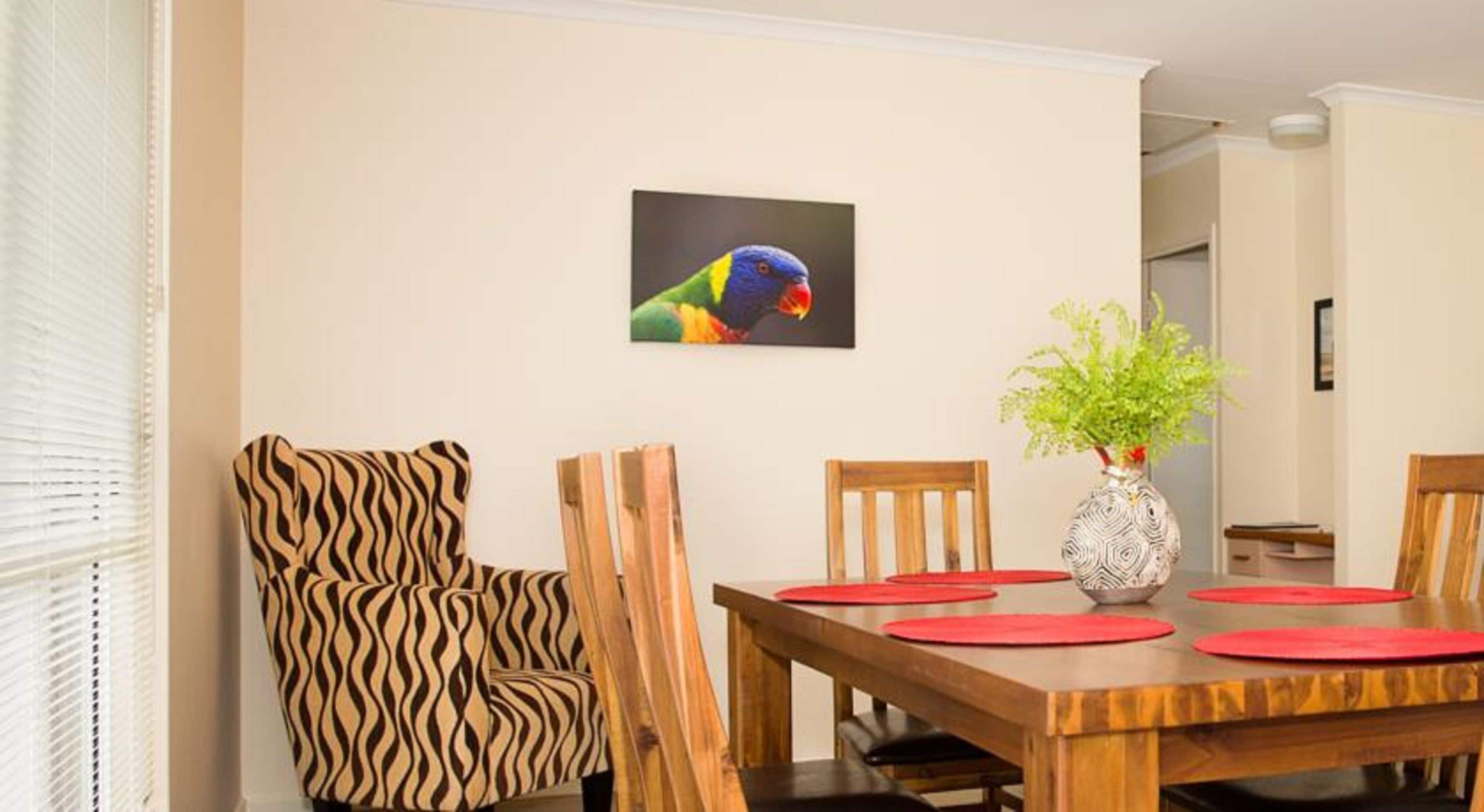 Appartement exclusif, 2 chambres, cuisine | Bureau, fer et planche à repasser, accès au Wi-Fi (inclus)