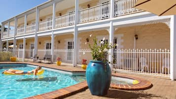 Outdoor pool, pool loungers