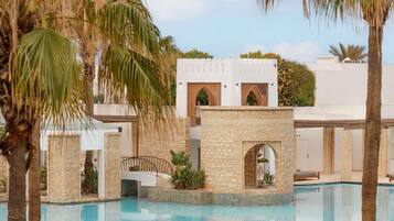 Outdoor pool, free cabanas, pool umbrellas