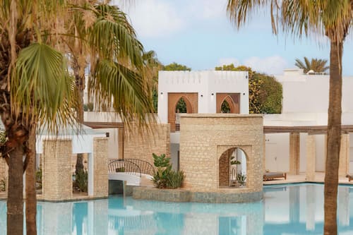 Outdoor pool, free cabanas, pool umbrellas