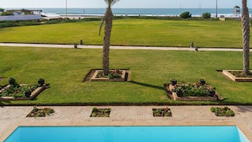 Egyptian cotton sheets, premium bedding, minibar, in-room safe