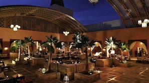 4 Restaurants; Frühstück, Mittagessen und Abendessen werden serviert