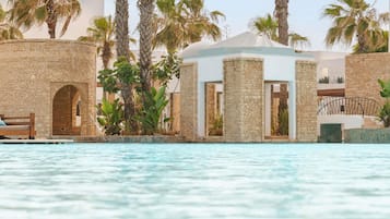 Outdoor pool, free pool cabanas, pool umbrellas
