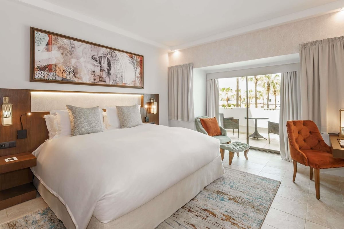 Deluxe Room, 1 King Bed, Balcony, Ocean View (and Pool View)