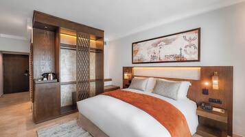 Egyptian cotton sheets, premium bedding, minibar, in-room safe