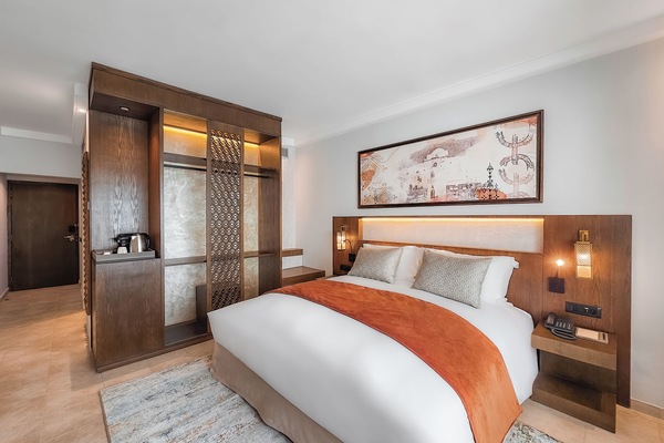 Egyptian cotton sheets, premium bedding, minibar, in-room safe