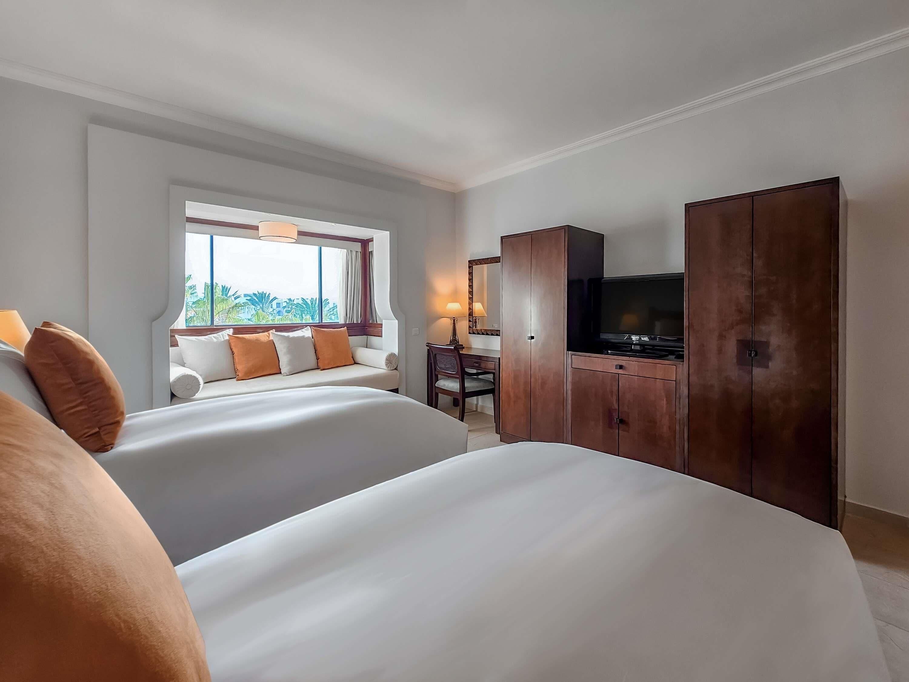 Egyptian cotton sheets, premium bedding, minibar, in-room safe