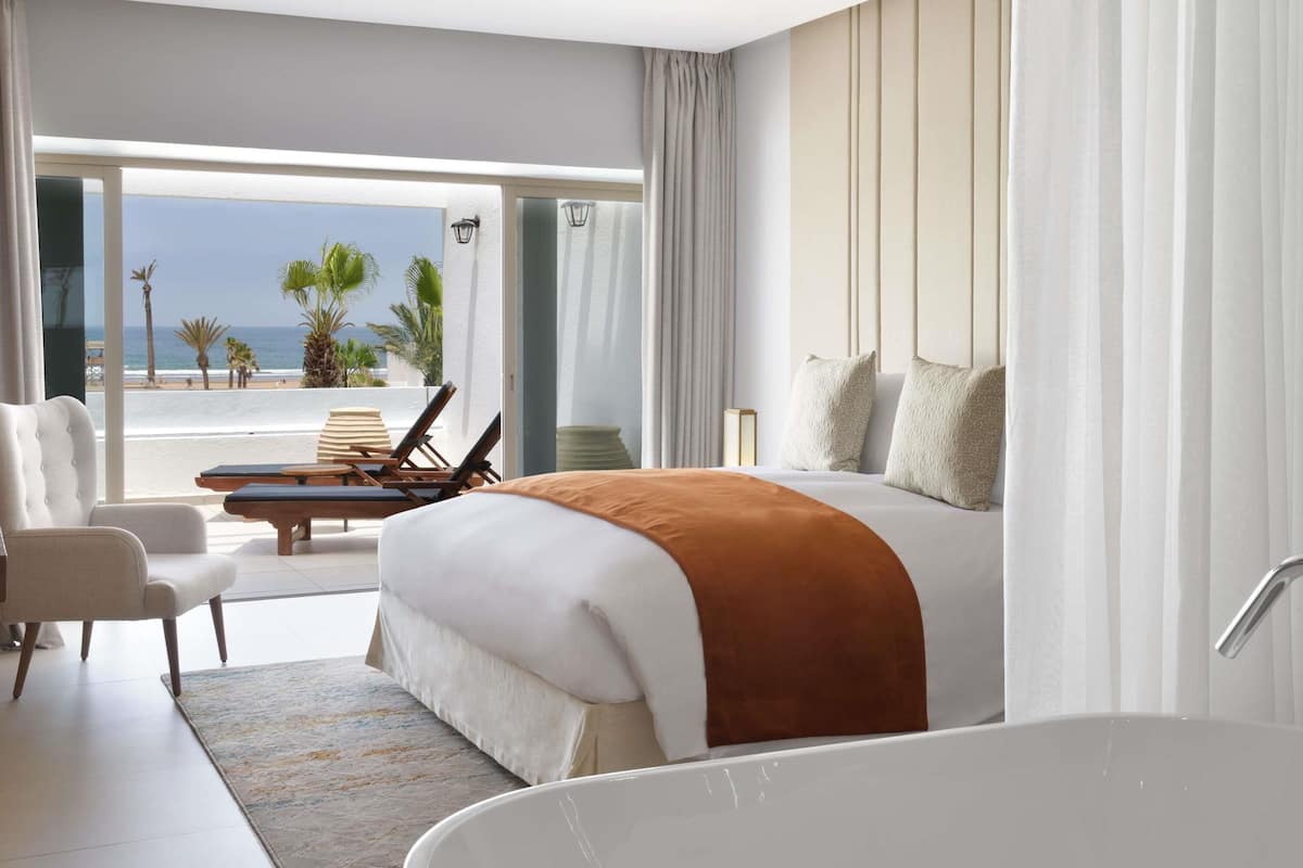 Suite, 1 très grand lit, terrasse, vue océan (Privilege) | Draps en coton égyptien, literie de qualité supérieure, minibar