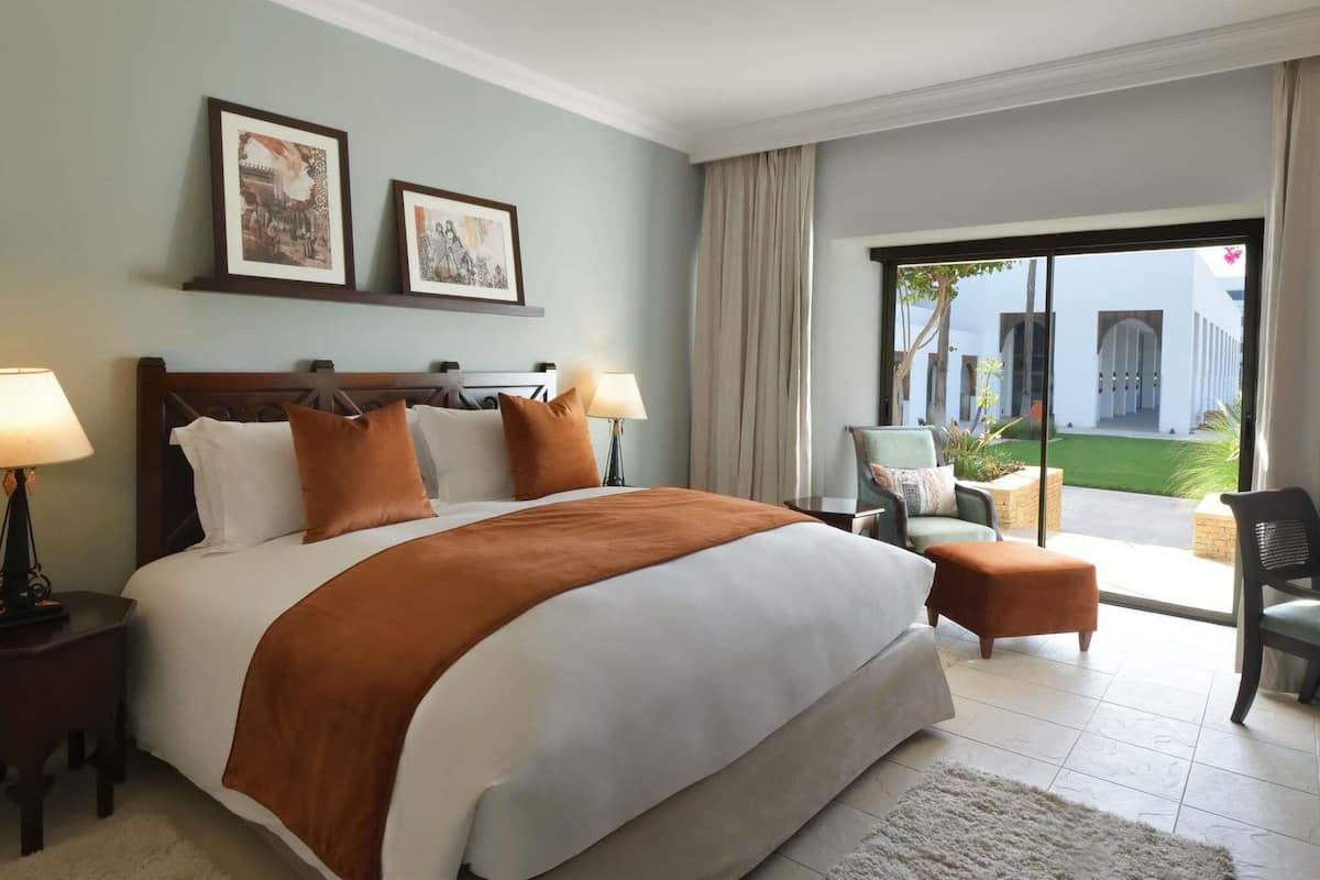 Deluxe Room, 1 King Bed, Terrace, Pool View