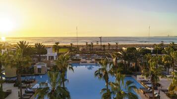 Outdoor pool, free pool cabanas, pool umbrellas