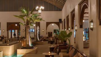 3 bars, lounge dans le hall