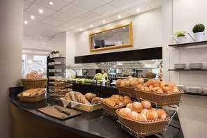 Daily buffet breakfast (CHF 24 per person)