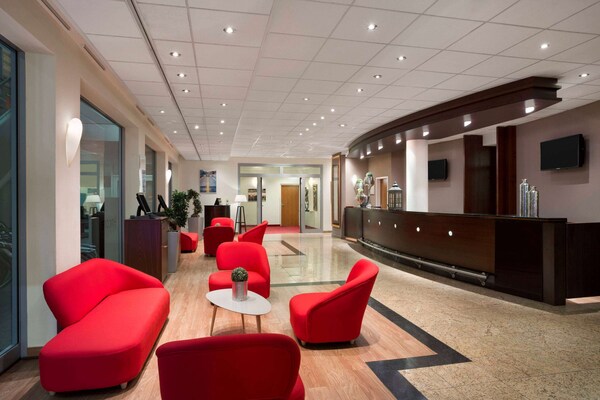 Ramada Encore By Wyndham Geneva - Carouge