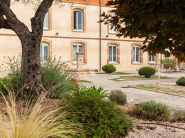 高档床上用品、加厚床垫、遮光窗帘、熨斗/熨板