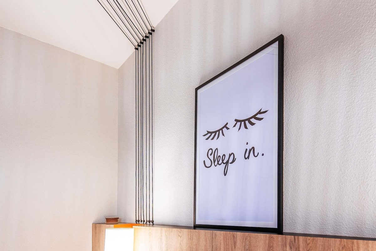 Standard Room, 1 Twin Bed | Premium bedding, pillowtop beds, blackout drapes, iron/ironing board