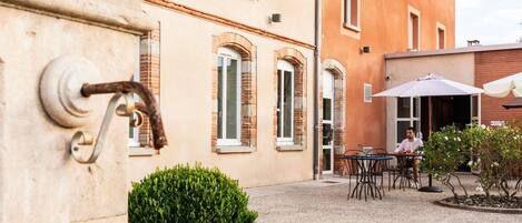 高档床上用品、加厚床垫、遮光窗帘、熨斗/熨板