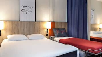 Habitación estándar, 1 cama doble con sofá cama | Ropa de cama de alta calidad y colchones con acolchado adicional