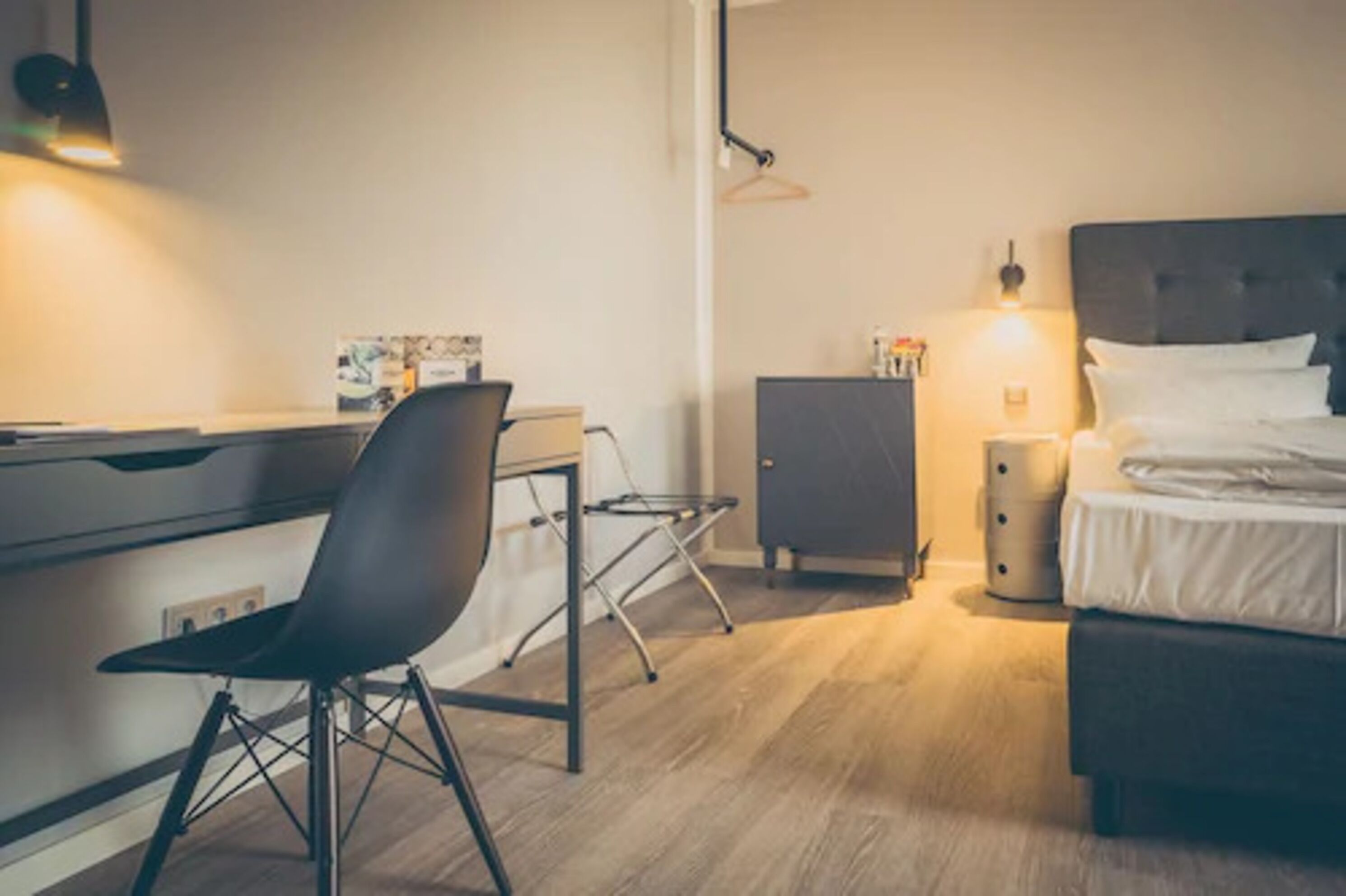 1 bedroom, hypo-allergenic bedding, individually decorated, desk