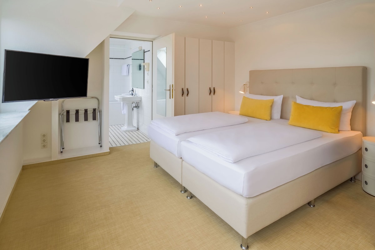 Standard Double Room | Hypo-allergenic bedding, individually decorated, desk, laptop workspace