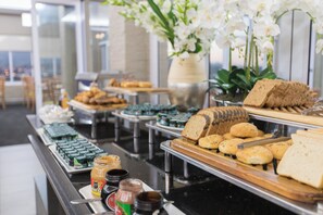 2 restaurants servant le petit-déjeuner