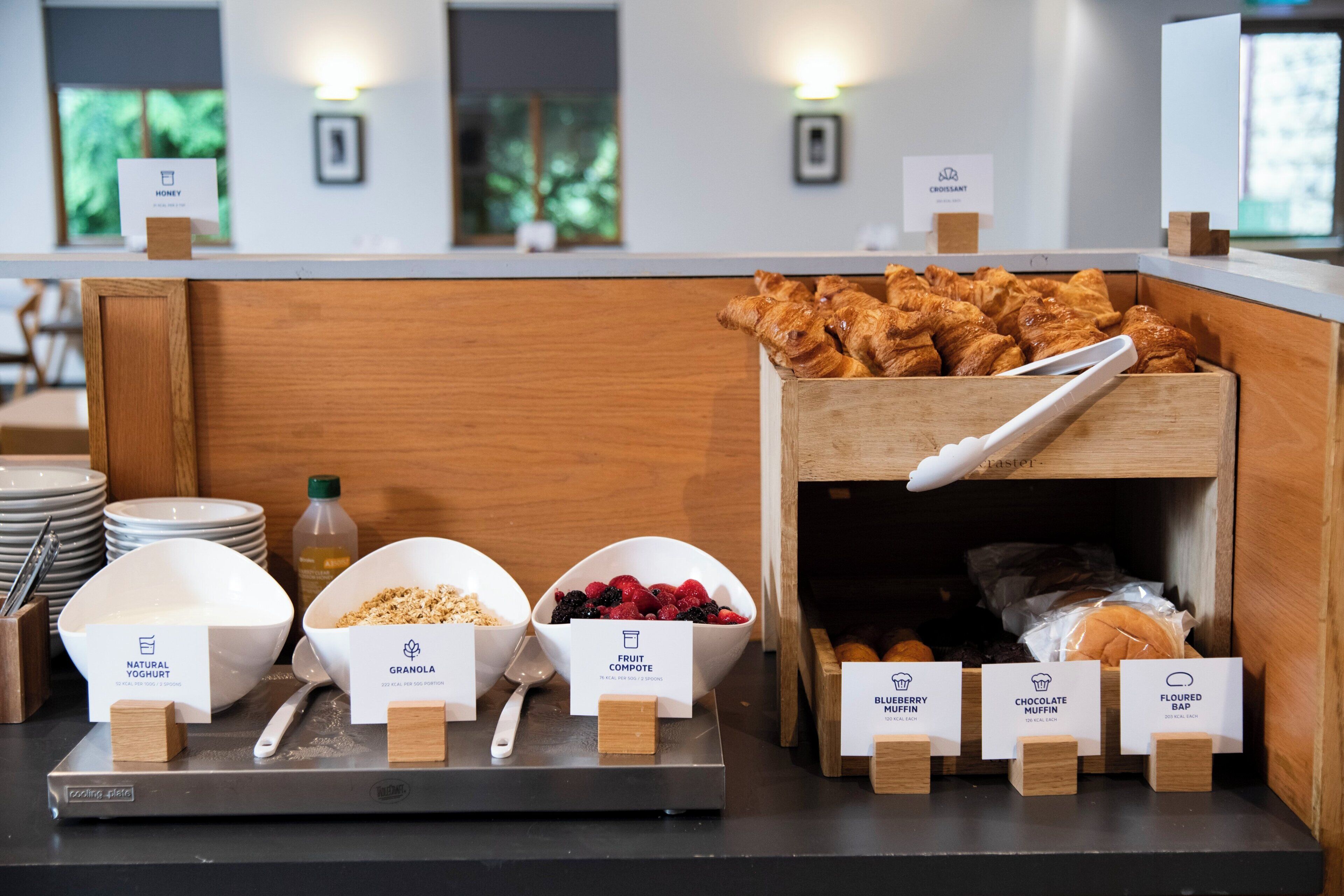 Bữa sáng buffet hàng ngày với phụ phí nhỏ 