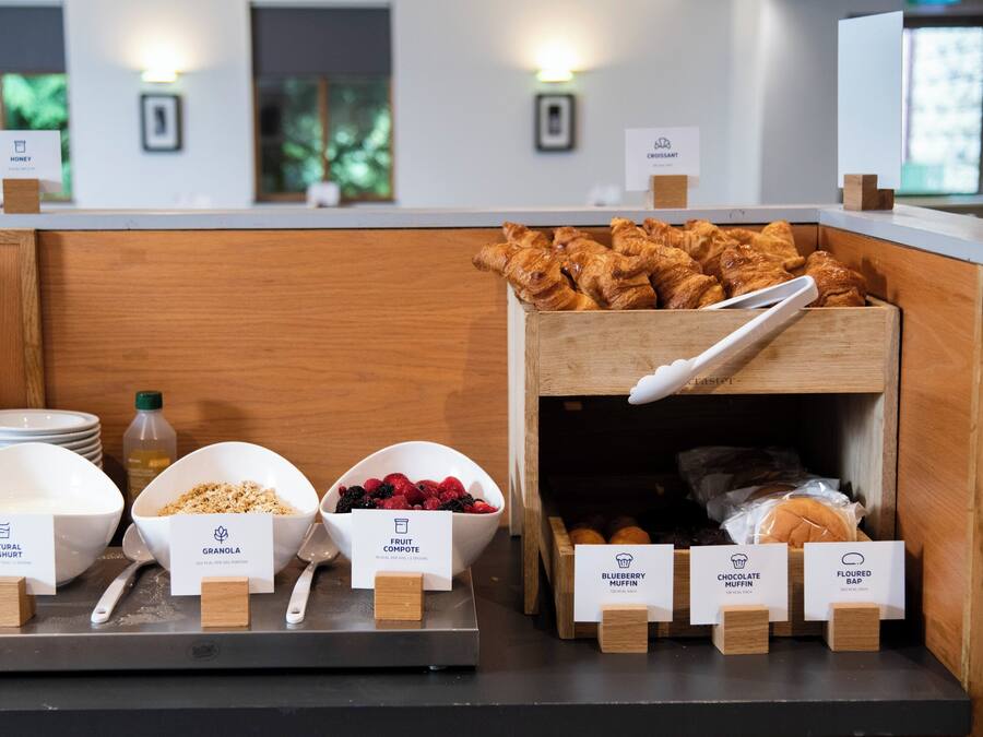 Frokostbuffé hver dag (mot et tillegg)