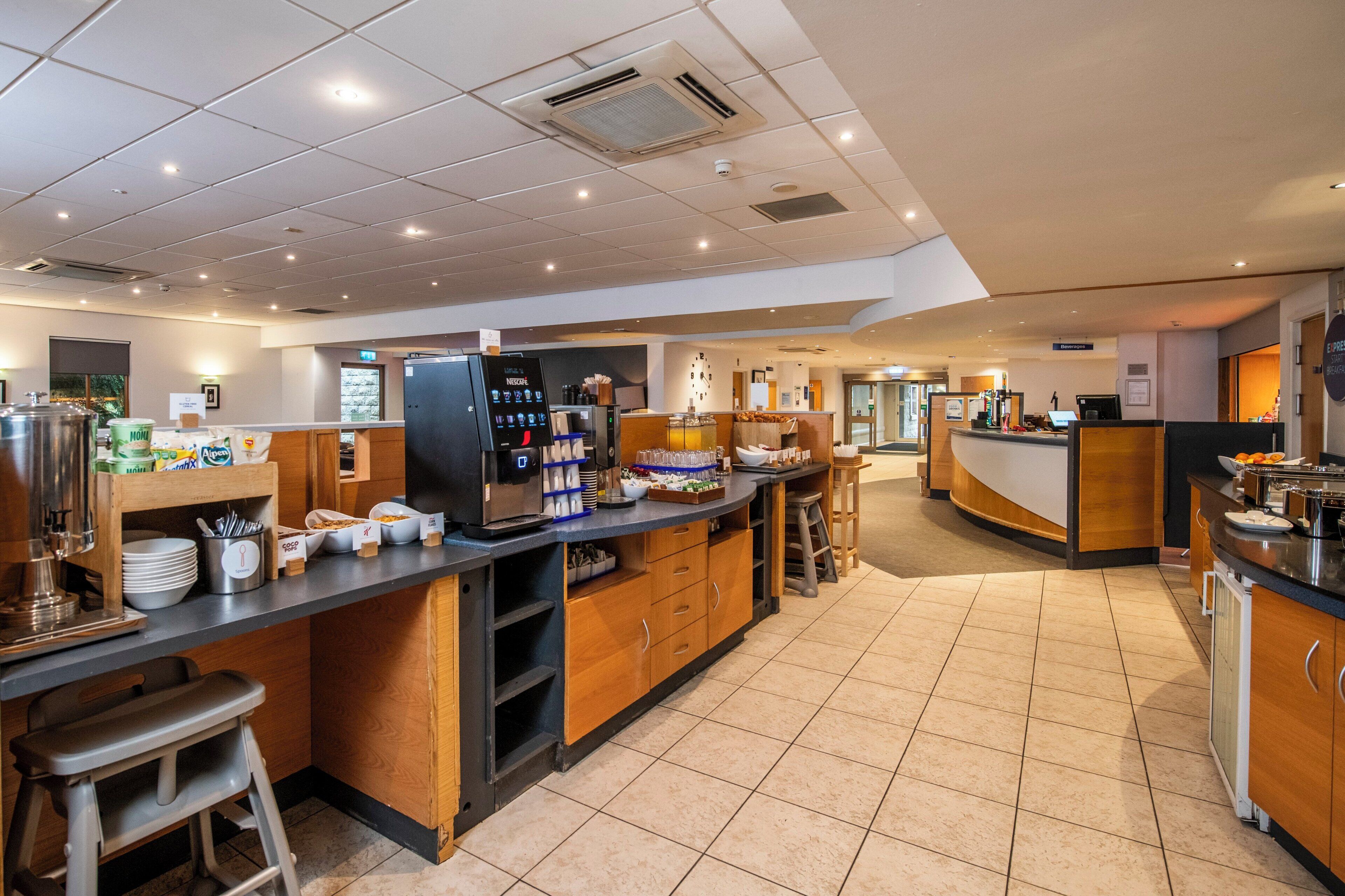 อาหารเช้าแบบบุฟเฟ่ต์ทุกวัน (คิดค่าบริการ)