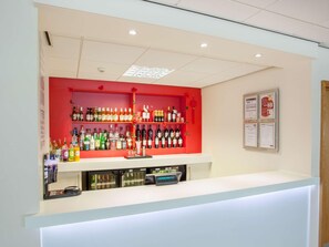 Bar (on property) - Travelodge Slough (Slough)