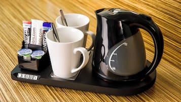 Kopi dan/atau alat penyeduh kopi