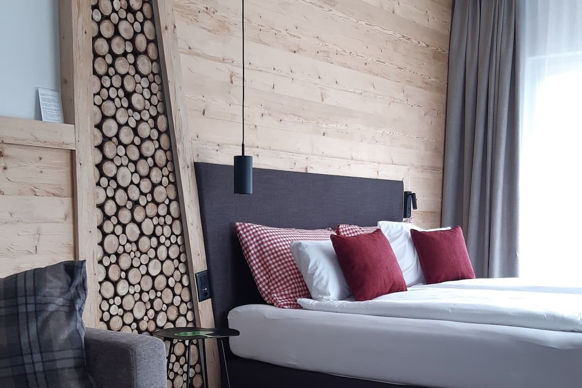 Superior Double Room | Living area | 50-inch flat-screen TV with satellite channels, heated floors