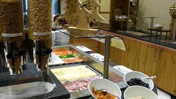 Free daily buffet breakfast