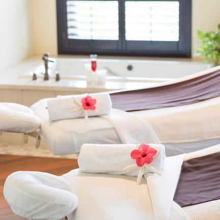 Couples treatment rooms, body treatments, aromatherapy