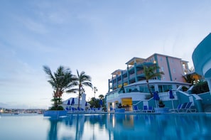 Seasonal outdoor pool, pool umbrellas, sun loungers