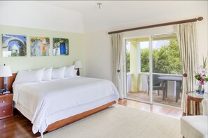 Down duvets, in-room safe, desk, blackout curtains