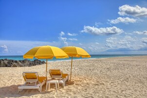 Perto da praia, toalhas de praia 