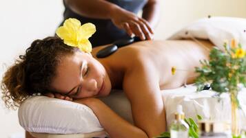 Couples treatment rooms, body treatments, aromatherapy